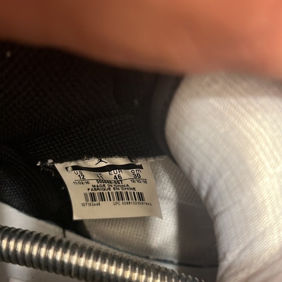 2016 Air Jordan 1’s VNDS- hardly worn. Excellent condition! - Picture 6 of 9